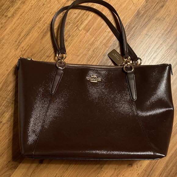 High gloss Coach tote with drawstring dust cover bag - Picture 2 of 11